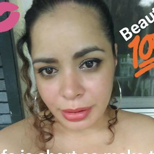 Meet your Posher, Dania